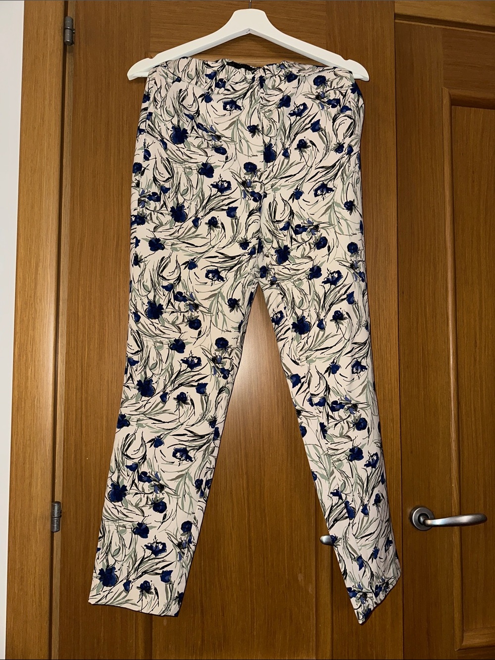 Zara Floral Print Stretch Leggings - White with Navy Flowers